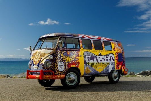 Miles de propietarios del Minivan se reúnen en el Volkswagen Bus Festival 2023